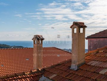Terrazza - Quadrilocale in Vendita in Via Martiri della Liberazione 20 a Diano Castello