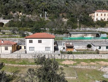 Foto 1 di 52 - Casa bifamiliare, trifamiliare in Vendita in Via Nazionale 8 a Airole
