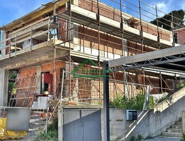 Foto 1 di 9 - Trilocale in Vendita in Via Nostra Signora delle Grazie a Imperia