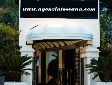 Sala - Locale commerciale in Vendita in Via G.B. Vico a Forte dei Marmi