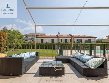 Piscina - Trilocale in Vendita in Via Diano Castello 1 a Diano Castello
