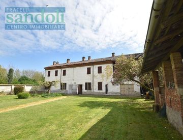 Foto 1 di 23 - Casa indipendente in Vendita in Via XXV Aprile 2 a Caresana