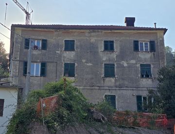 Facciata - Edificio in Vendita in Via Trasta a Genova