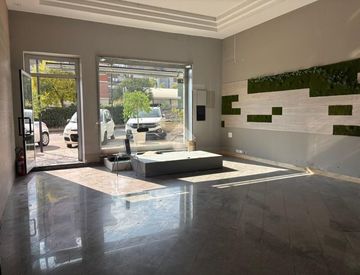 Foto 1 di 29 - Locale commerciale in Affitto in Via Genova 6 a Rende