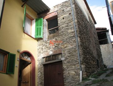 Foto 1 di 24 - Appartamento in Vendita in zona Ottano a Pornassio