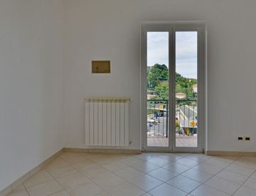 Stanza - Trilocale in Vendita in Via Giuseppe Airenti 44 a Imperia