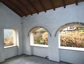 Foto 1 di 25 - Rustico, casale in Vendita in Via Merli a Borgomaro