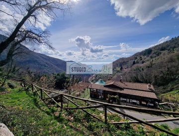 Foto 1 di 34 - Ristorante in Vendita in Via di Trescolli 1546 a Camaiore