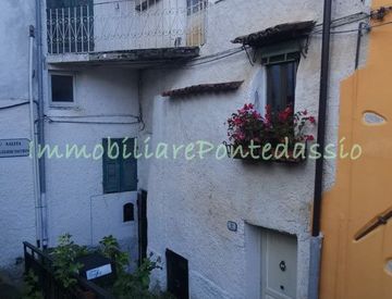 Foto 1 di 24 - Appartamento in Vendita in zona Centro a Borgomaro