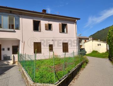 Facciata - Appartamento in Vendita in zona Centro a Valdagno