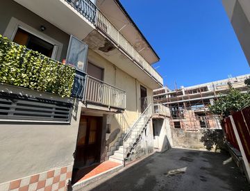 Facciata - Casa indipendente in Vendita in Via G. Cavalcanti 20 a Brusciano