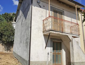 Foto 1 di 13 - Casa indipendente in Vendita in Contrada corbino a Gimigliano