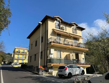 Foto 1 di 23 - Trilocale in Vendita in Via Solitario delle Alpi 20 B a Cervo