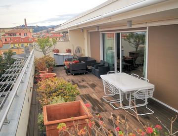 Terrazza - Attico, mansarda in Vendita in Piazza Dante a Imperia