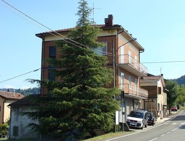 Foto 1 di 18 - Casa indipendente in Vendita in giardini nord a Serramazzoni