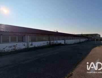 Facciata - Locale commerciale in Vendita in Via Camalavicina 7 a Castelnuovo del Garda