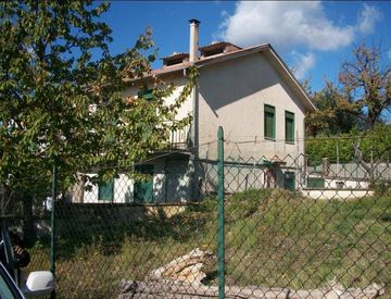 Facciata - Casa bifamiliare, trifamiliare in Vendita in Via Trebula Mutuesca a Monteleone Sabino