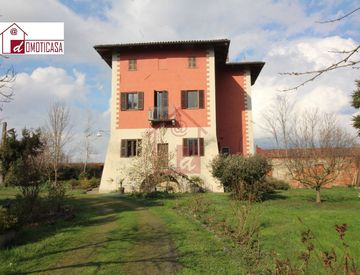 Foto 1 di 23 - Villa in Vendita in Via Guglielmo Marconi a Crova