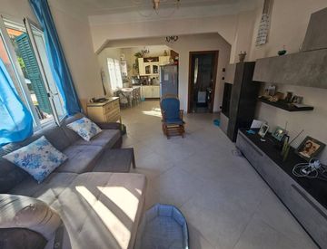 Foto 1 di 25 - Casa bifamiliare, trifamiliare in Vendita in zona Sant'Anna a Ventimiglia