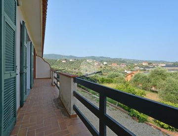 Terrazza - Quadrilocale in Vendita in Via Gioiosa 23 a Imperia