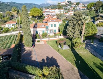 Giardino - Trilocale in Vendita in Via Paolo Borsellino 15 a Diano Castello