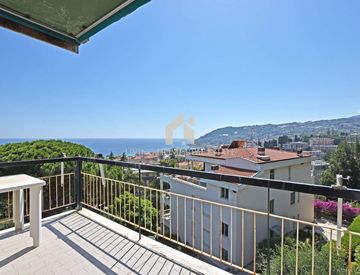 Terrazza - Trilocale in Vendita in Via Hope a Sanremo