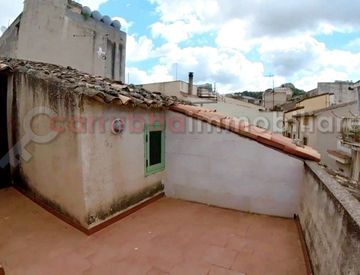 Terrazza - Casa indipendente in Vendita in Via Notar Pinzero 40 a a Scicli