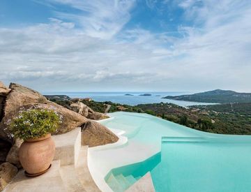 Piscina - Villa in Vendita in Località pantogia a Arzachena