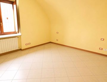 Stanza - Bilocale in Vendita in Via Torre a Brembate di Sopra