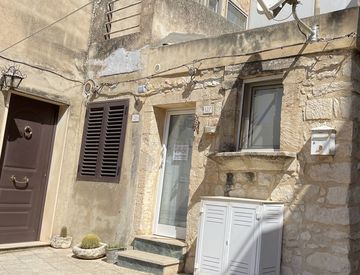 Foto 1 di 26 - Casa indipendente in Vendita in Via S A Guastella 127 a Chiaramonte Gulfi