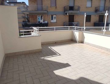 Terrazza - Trilocale in Affitto in Via Duca d'Aosta a Casoria