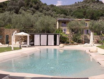 Piscina - Villa in Vendita a Dolceacqua