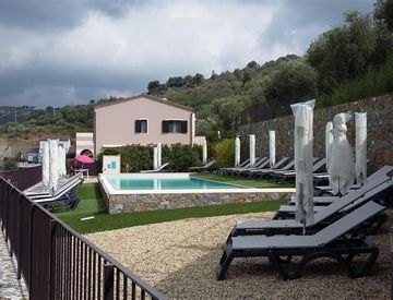 Piscina - Bilocale in Vendita in Via Imperia a Civezza
