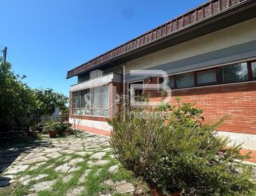 Facciata - Villa in Vendita in Via Poggiolo a Massa