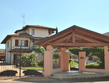 Foto 1 di 73 - Villa in Vendita in Via Roma 8 a Caresanablot