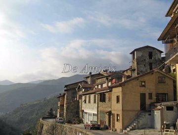 Foto 1 di 9 - Casa indipendente in Vendita in Via Martiri della Liberta a Apricale