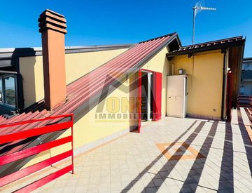 Terrazza - Attico, mansarda in Affitto in Via Spazzilli a Giugliano in Campania