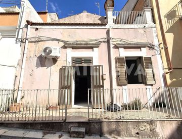Foto 1 di 18 - Casa indipendente in Vendita in Via Napoli a Pozzallo