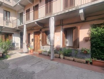 Facciata - Bilocale in Vendita in Via Palestro 10 a Busto Arsizio
