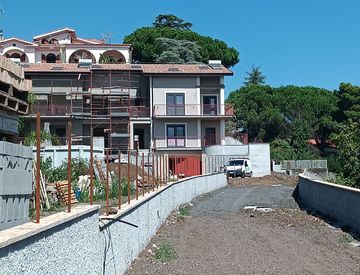 Foto 1 di 41 - Villetta a schiera in Vendita in Piazza Sant'Alfio a Trecastagni
