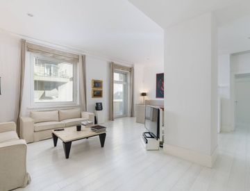 Soggiorno - Appartamento in Vendita in Viale Bruno Buozzi 99 a Roma
