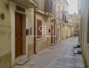 Foto 1 di 8 - Casa indipendente in Vendita in Via Aretusa 15 a Scicli