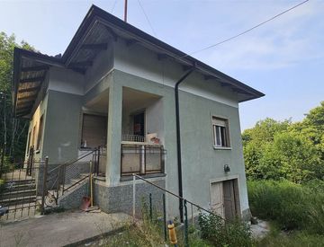 Facciata - Casa indipendente in Vendita in Via Principe Umberto 32 a Pettinengo