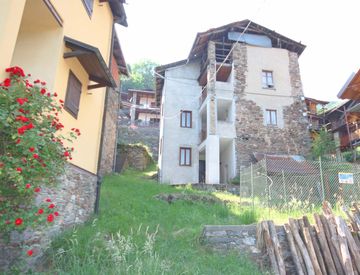 Foto 1 di 12 - Villa in Vendita in Strada senza nome a Varallo