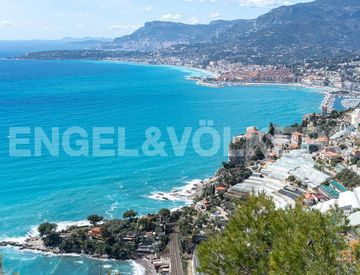 Foto 1 di 31 - Villetta a schiera in Vendita in Piazza Ciotti 6 a Ventimiglia