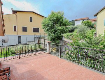Foto 1 di 19 - Casa indipendente in Vendita in Via San Giacomo 4 a Pontedassio