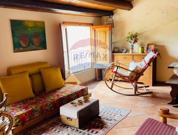 Soggiorno - Casa indipendente in Vendita in Via Archimede 26 a Monterosso Almo