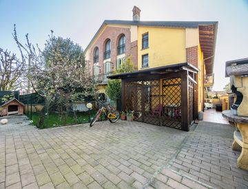 Facciata - Trilocale in Vendita in Via Lambrinia 3 a Chignolo Po