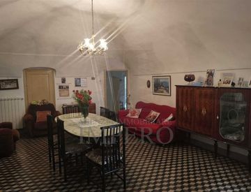 Soggiorno - Casa bifamiliare, trifamiliare in Vendita in Piazza Martiri Libertà a Isolabona