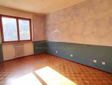 Camera da letto - Quadrilocale in Vendita in Regione Cesolo 5 a Borgosesia
